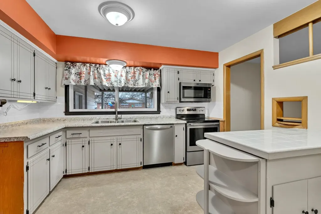 2904 S Bennett Avenue Wichita KS 67217