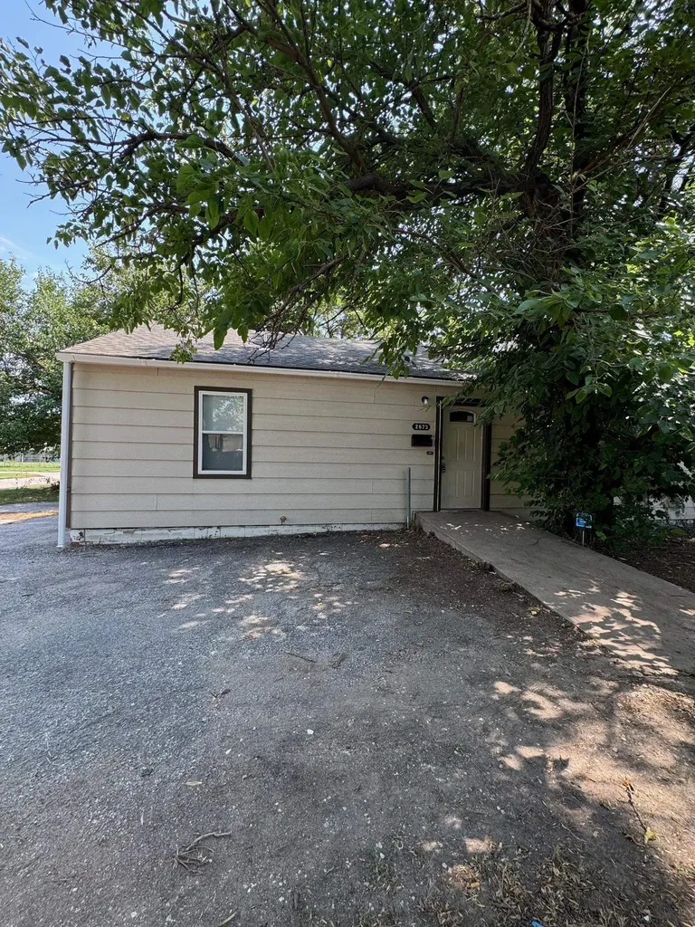2673 S Holyoke Street Wichita KS 67210