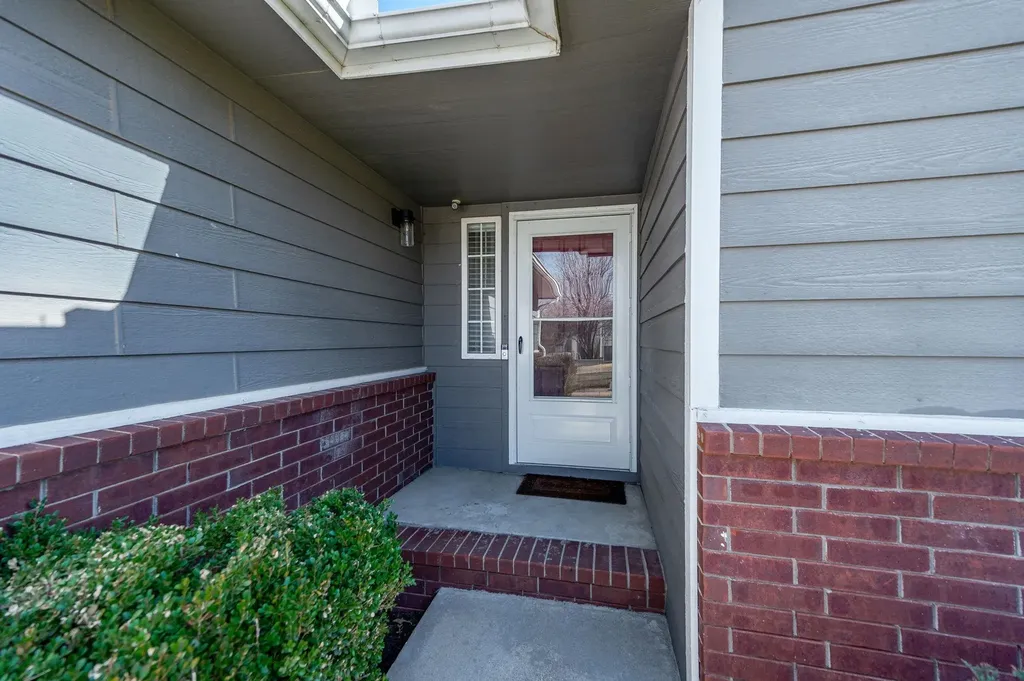 1616 N Redbarn Street Wichita KS 67212