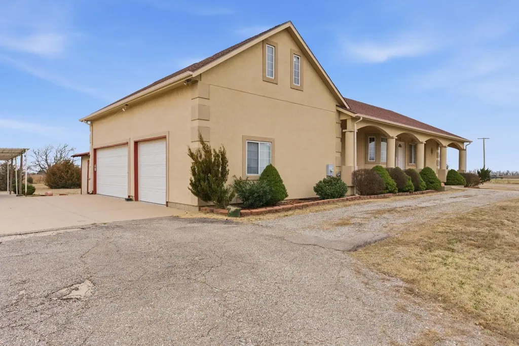 181 E 15th Street S Wellington KS 67152
