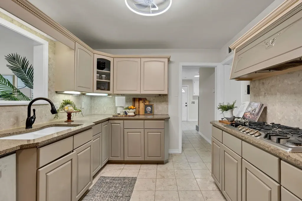 28 S Colonial Court Eastborough KS 67207