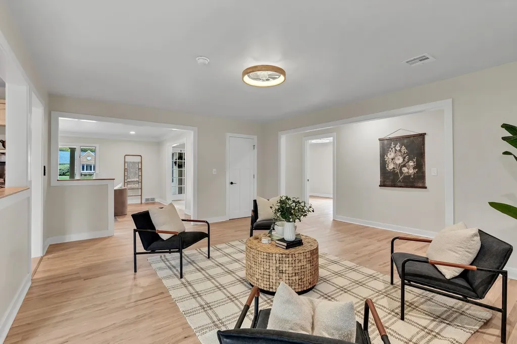 28 S Colonial Court Eastborough KS 67207