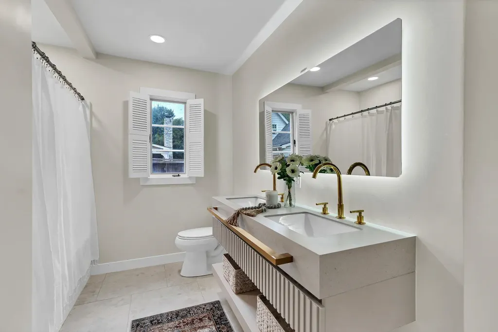 28 S Colonial Court Eastborough KS 67207
