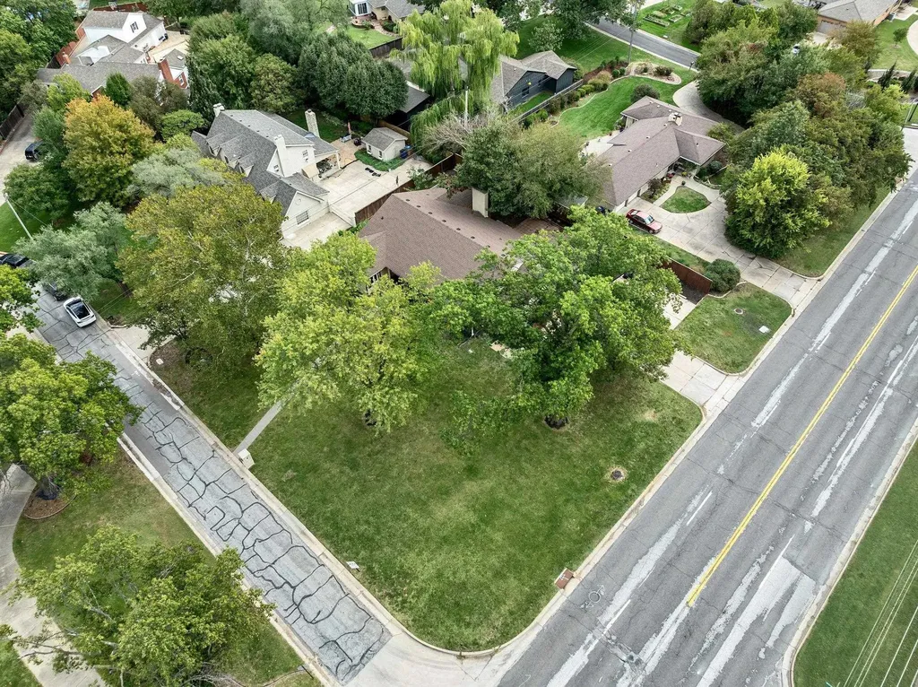 28 S Colonial Court Eastborough KS 67207