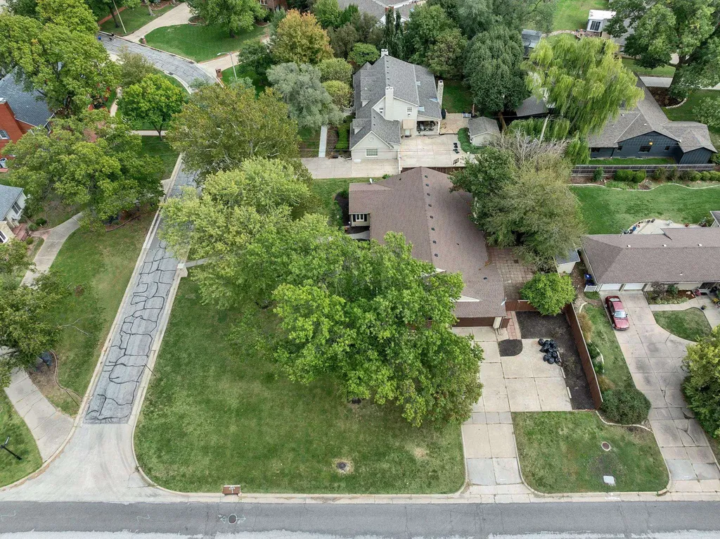 28 S Colonial Court Eastborough KS 67207