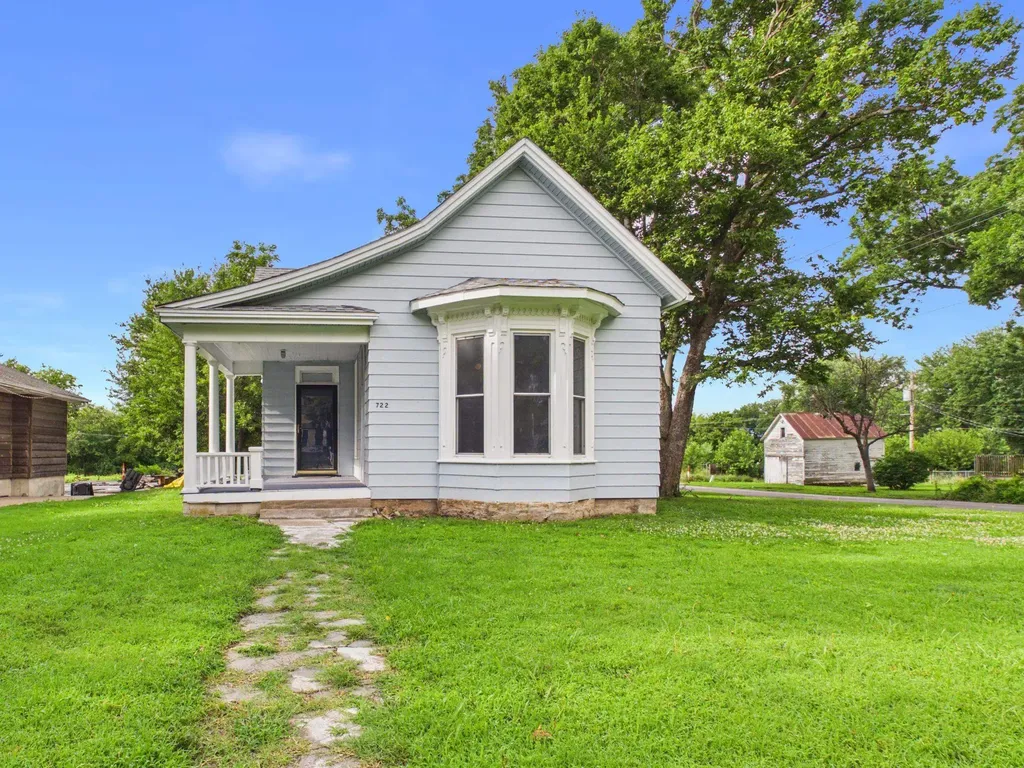 722 W Harvey Avenue Wellington KS 67152