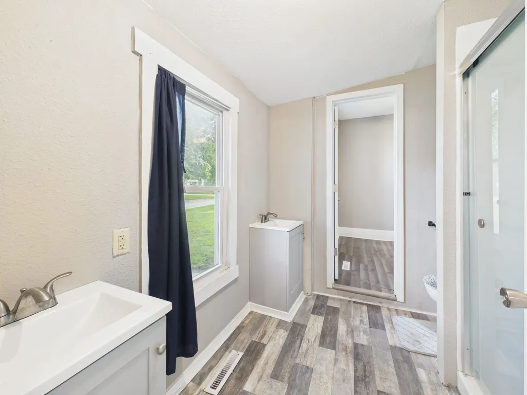 722 W Harvey Avenue Wellington KS 67152