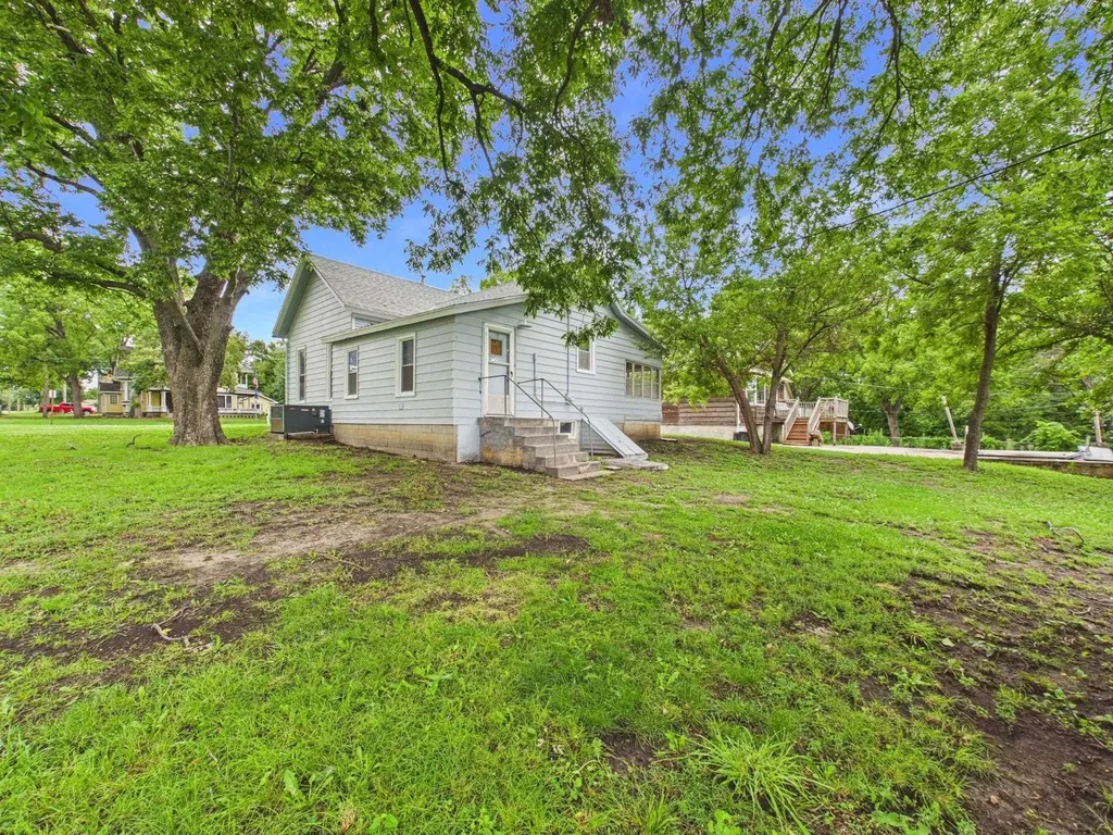 722 W Harvey Avenue Wellington KS 67152