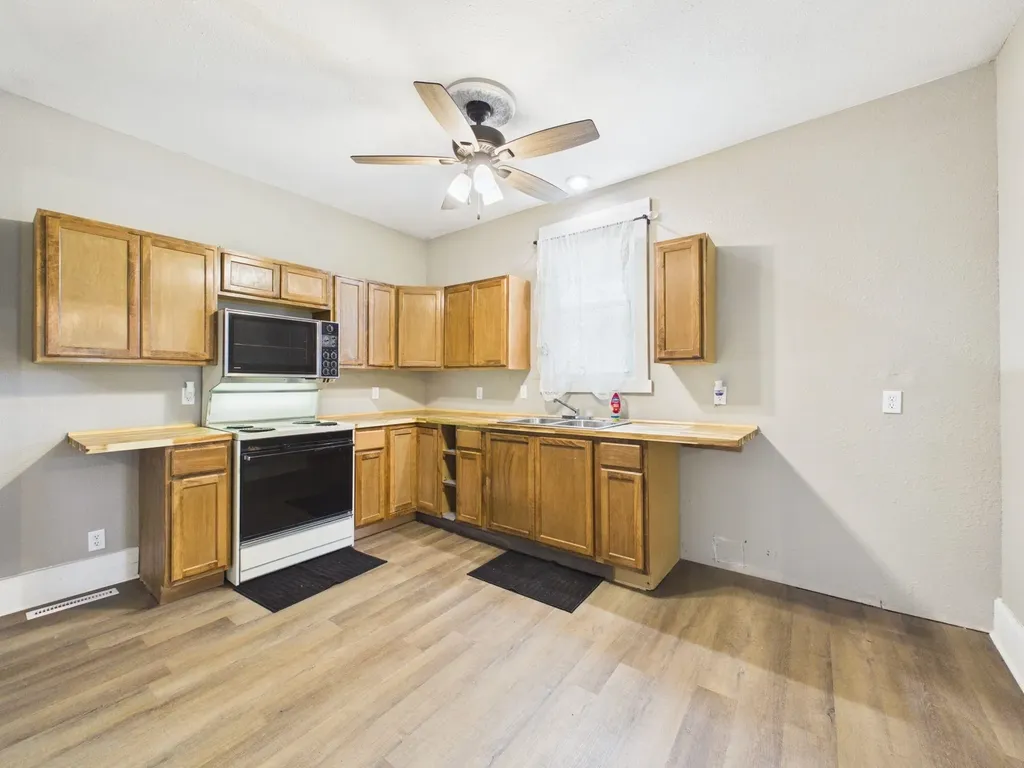722 W Harvey Avenue Wellington KS 67152