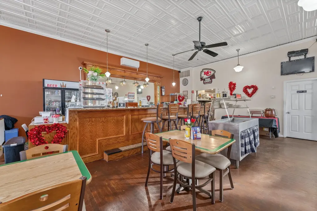 242 S Main Street Norwich KS 67118