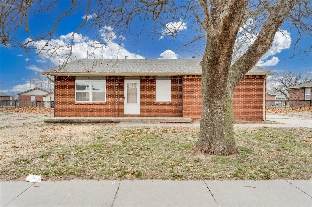 1607 E Catalina Street Wichita KS 67216