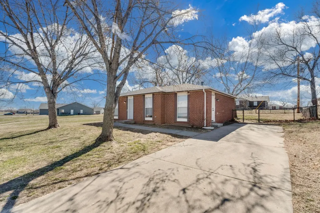7001 W Newell Street Wichita KS 67212