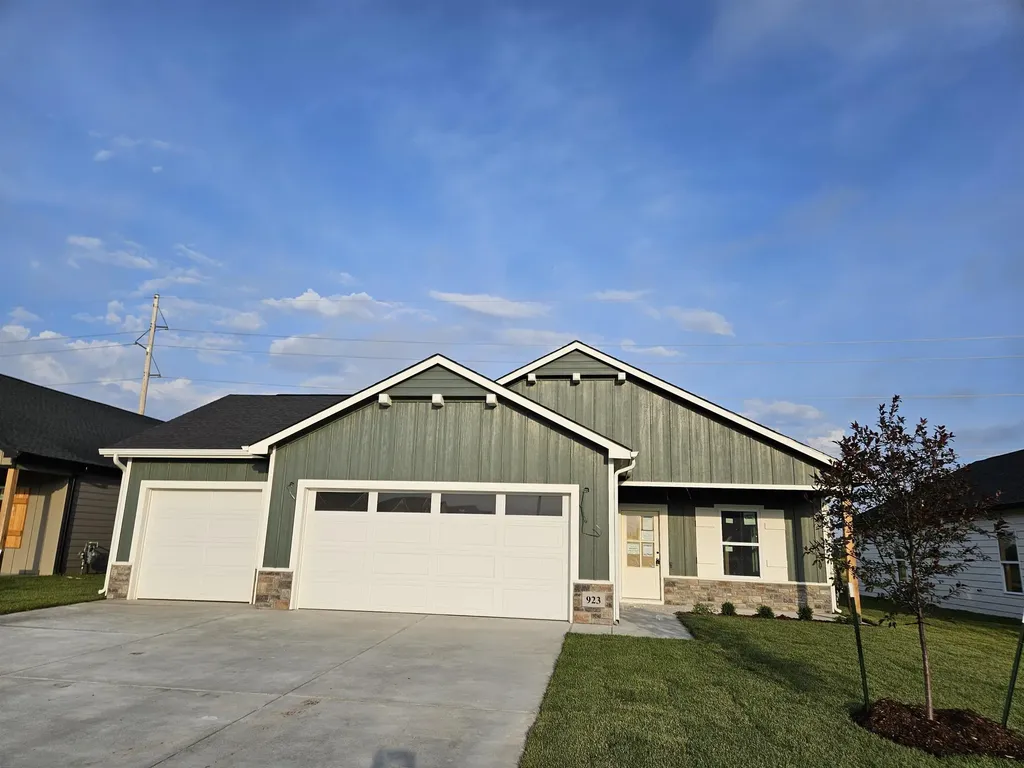 923 N Forestview Street Wichita KS 67235