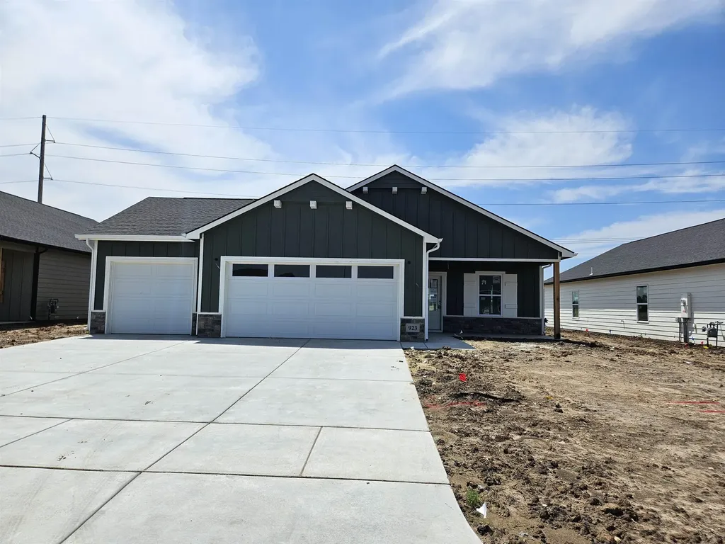 923 N Forestview Street Wichita KS 67235