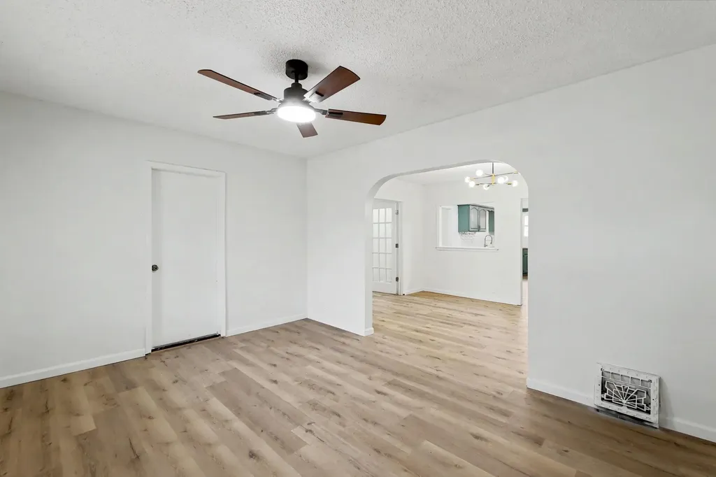 721 W 5th Street Newton KS 67114