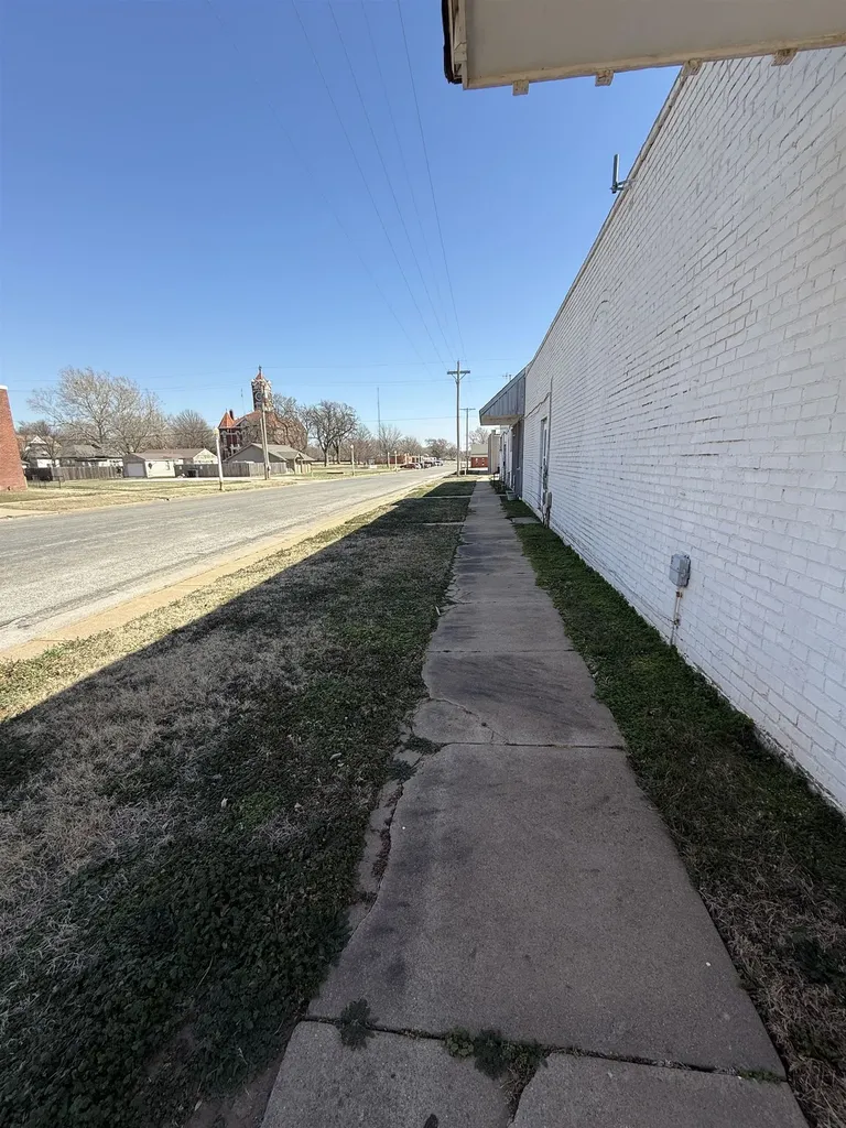 123 N Bluff Anthony KS 67003