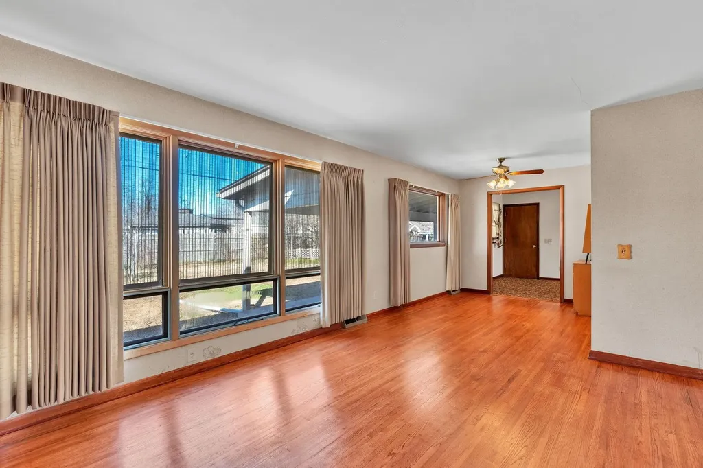 541 N Birch Valley Center KS 67147