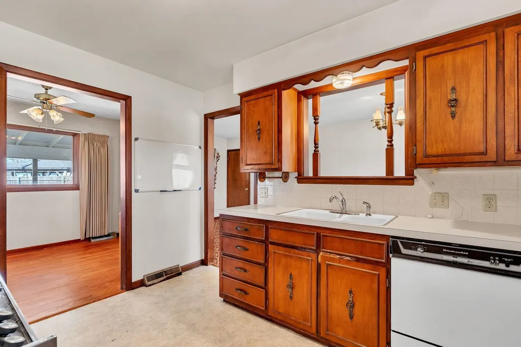 541 N Birch Valley Center KS 67147