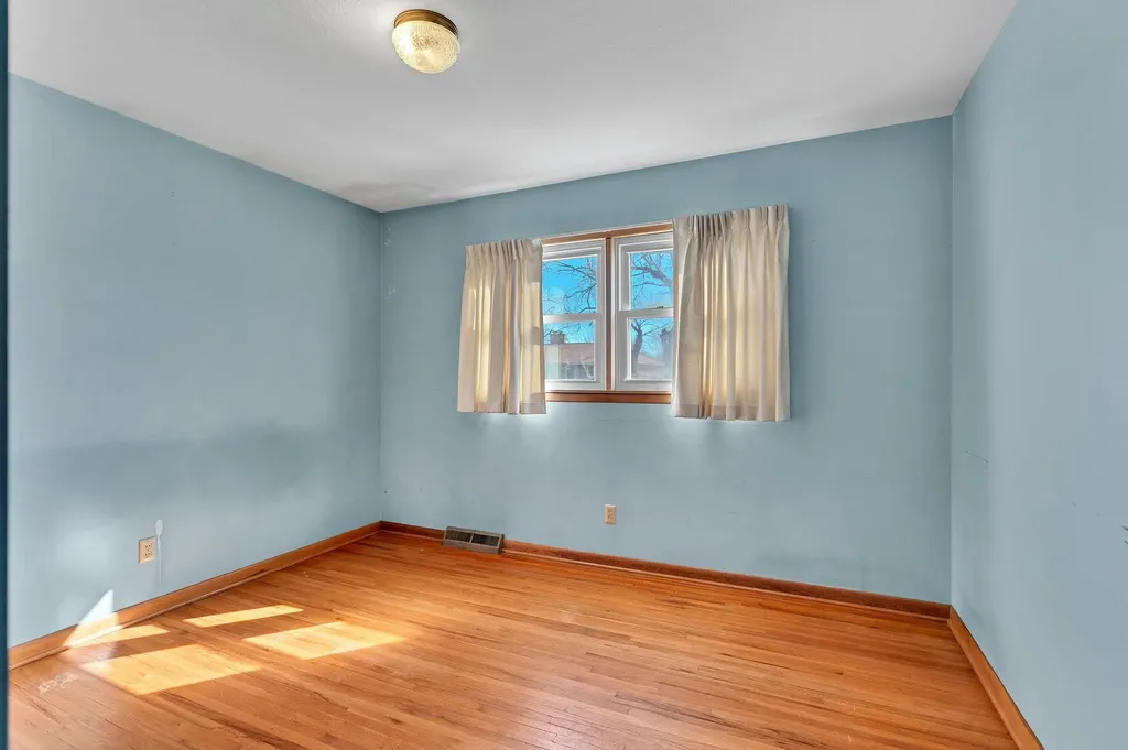 541 N Birch Valley Center KS 67147