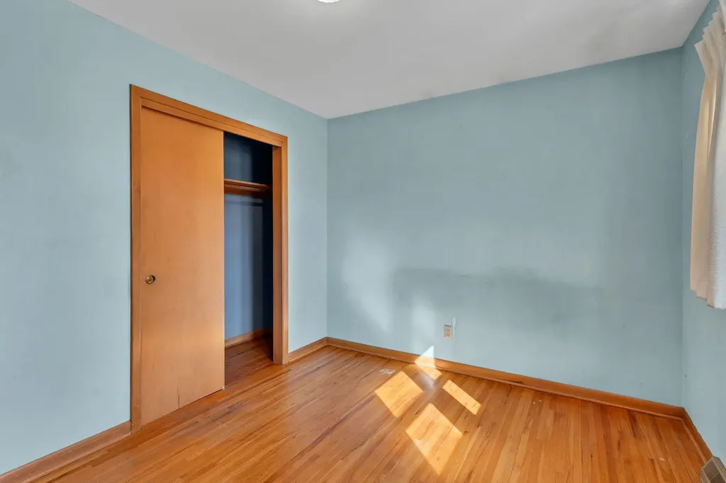 541 N Birch Valley Center KS 67147