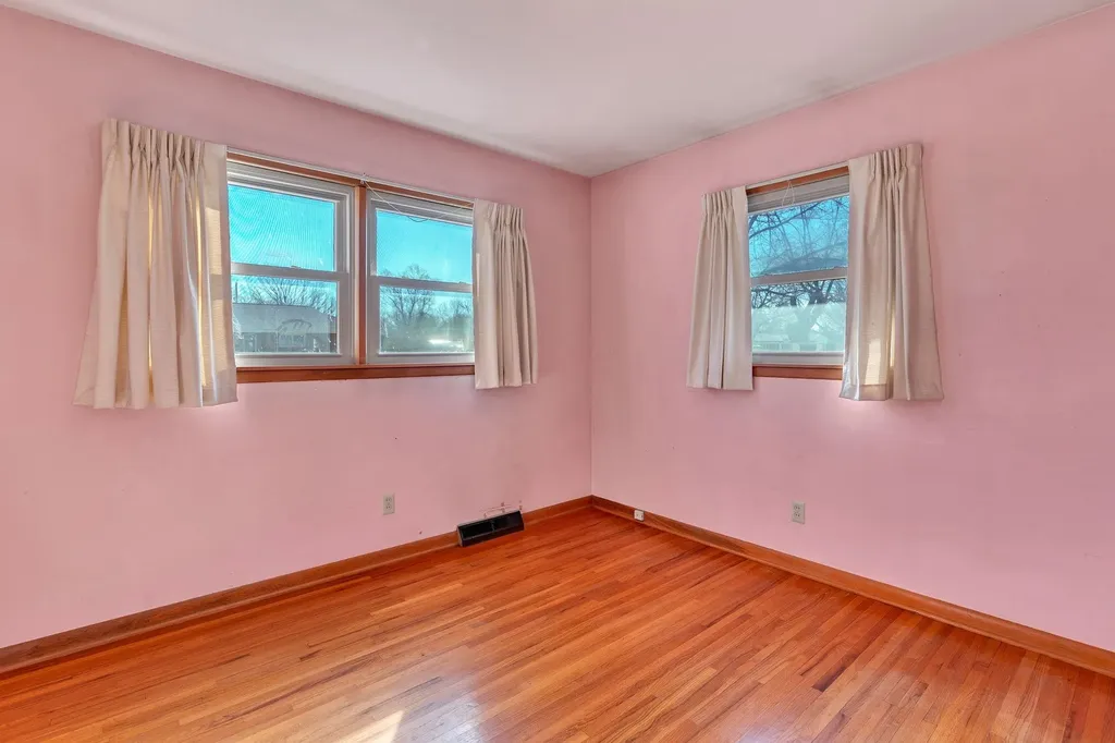541 N Birch Valley Center KS 67147