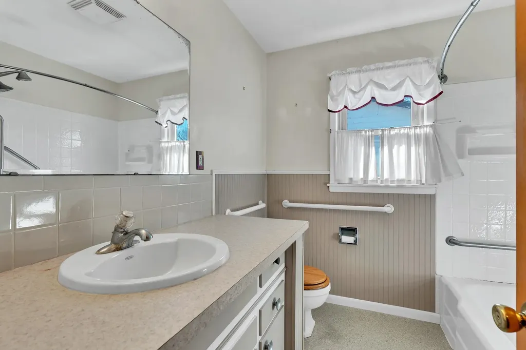 541 N Birch Valley Center KS 67147