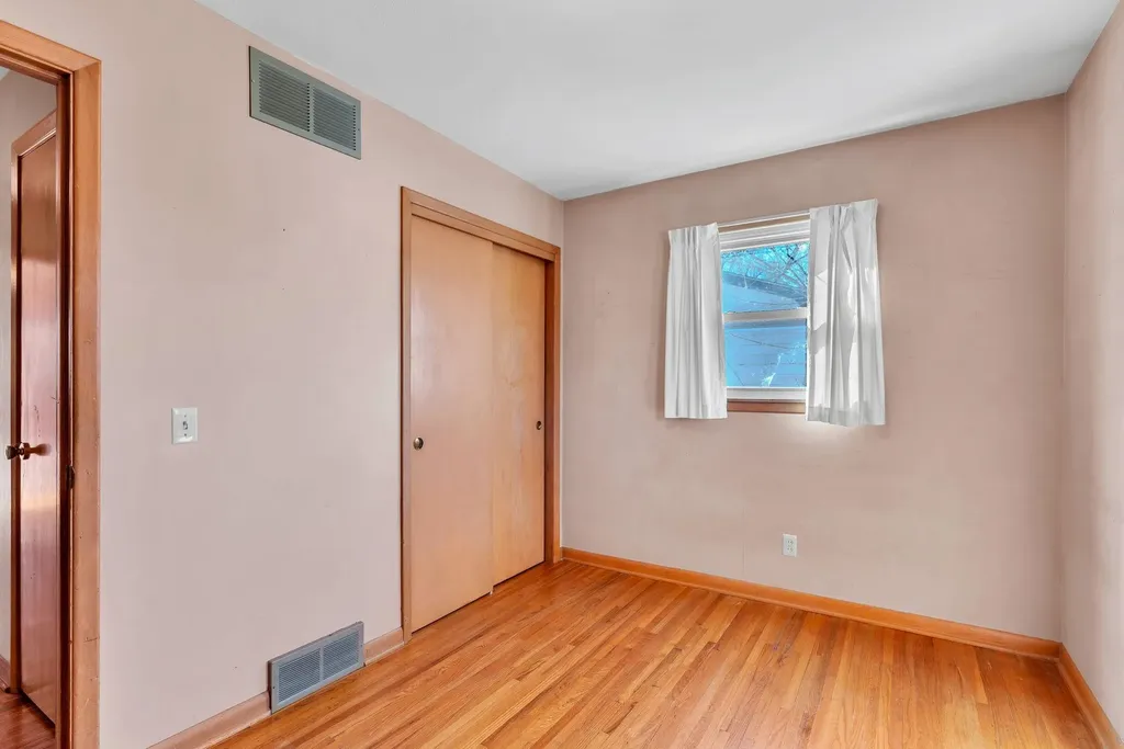 541 N Birch Valley Center KS 67147