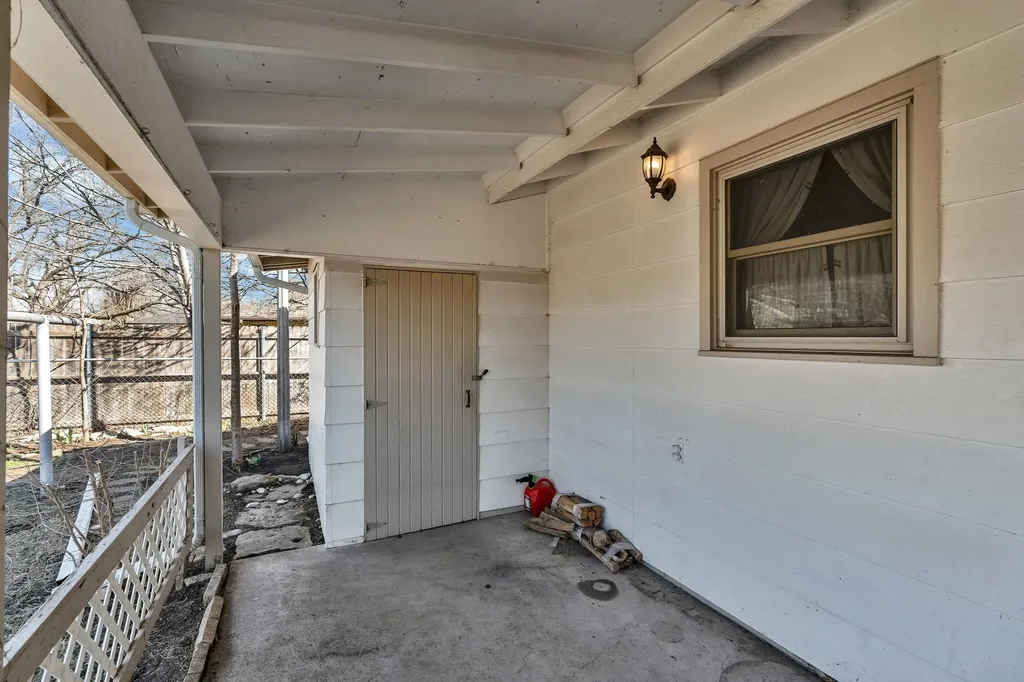 541 N Birch Valley Center KS 67147
