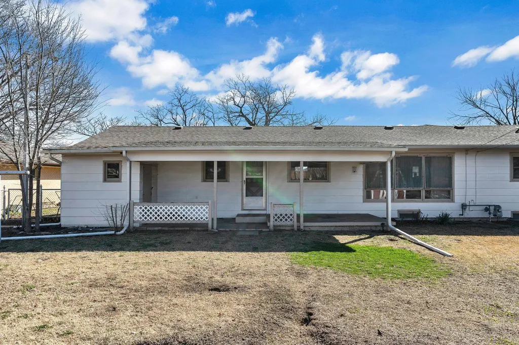 541 N Birch Valley Center KS 67147