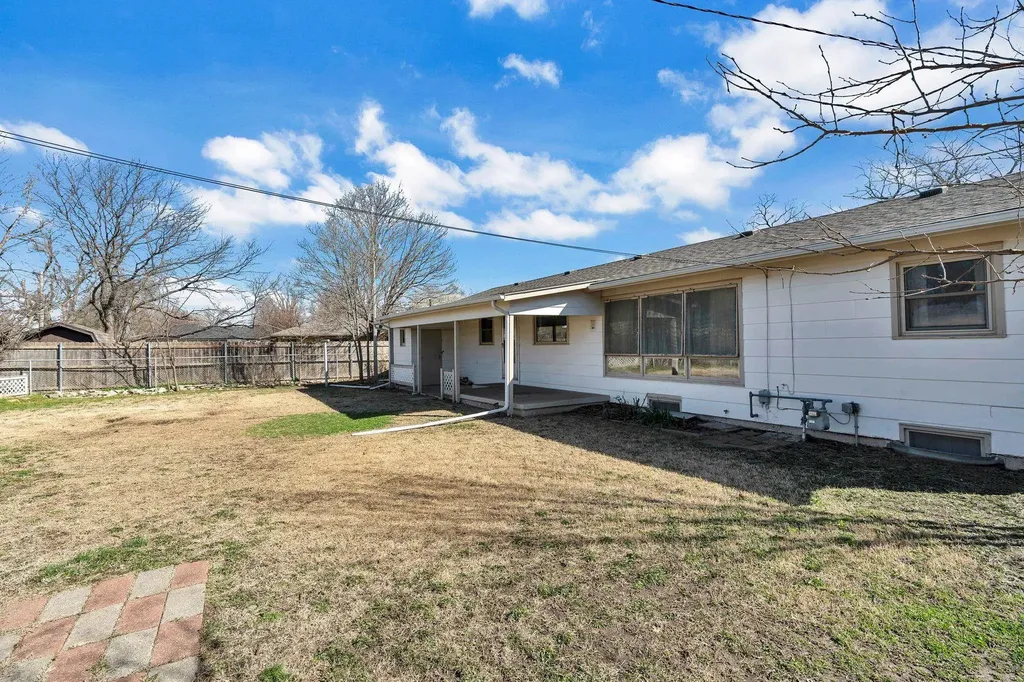 541 N Birch Valley Center KS 67147