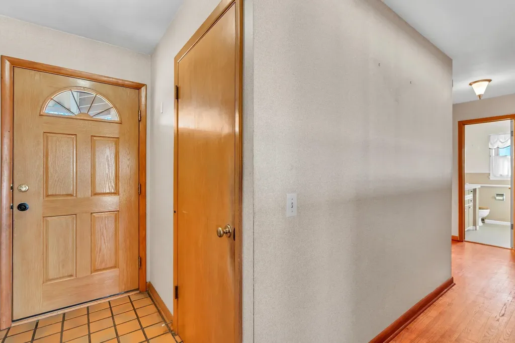541 N Birch Valley Center KS 67147