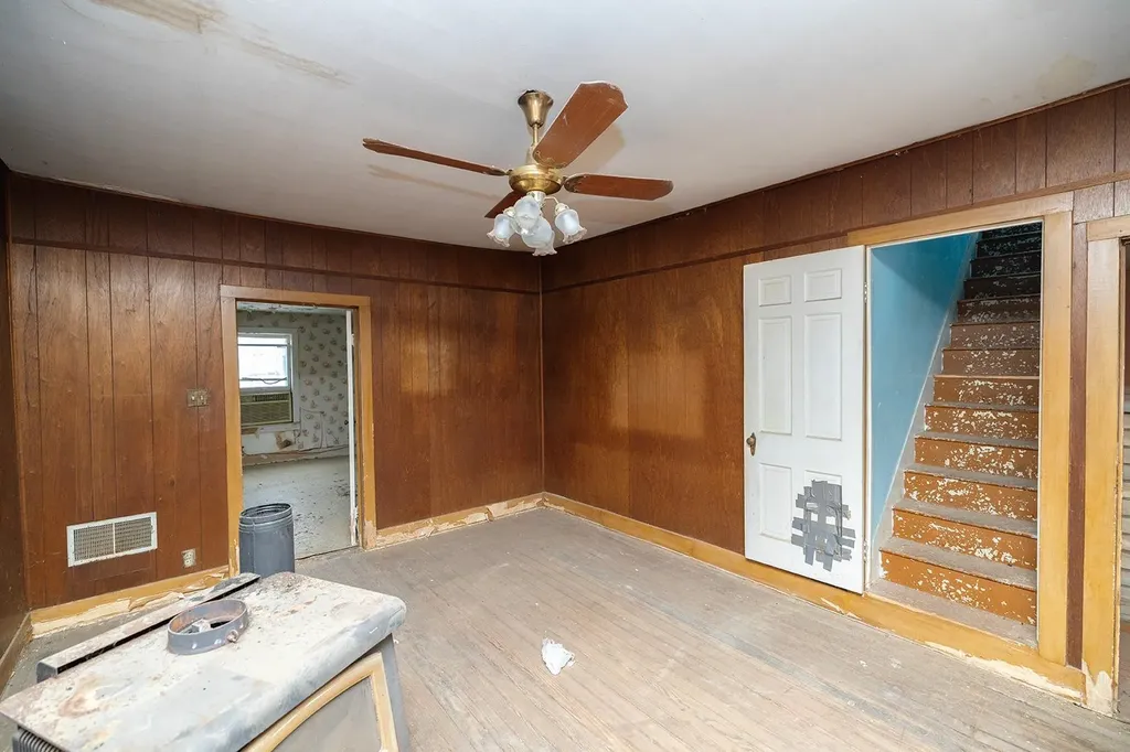 2216 E Ford Valley Center KS 67147