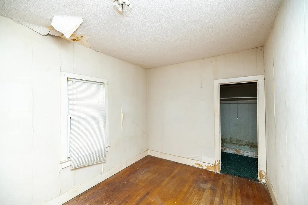 2216 E Ford Valley Center KS 67147