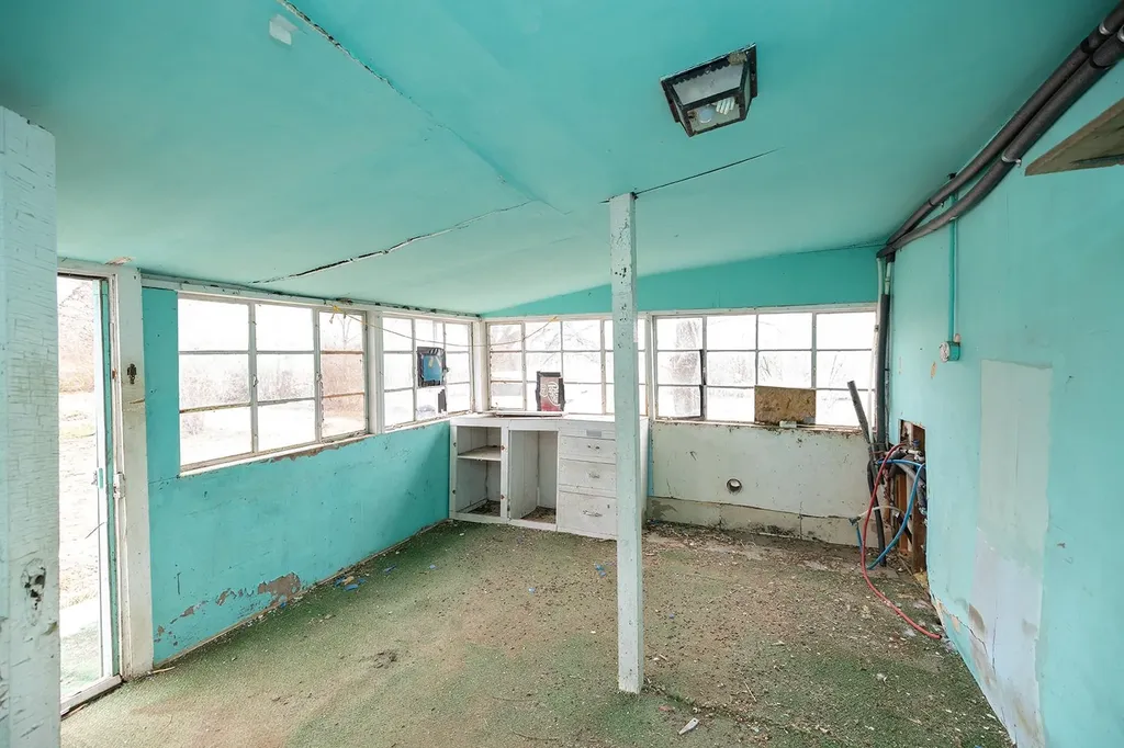 2216 E Ford Valley Center KS 67147