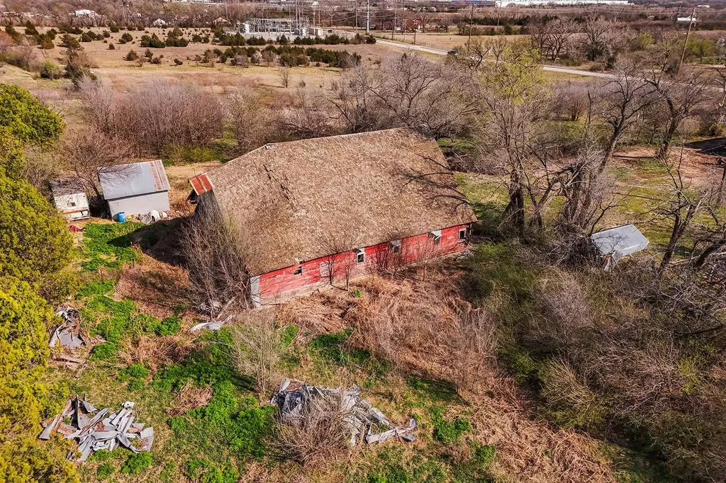 2216 E Ford Valley Center KS 67147