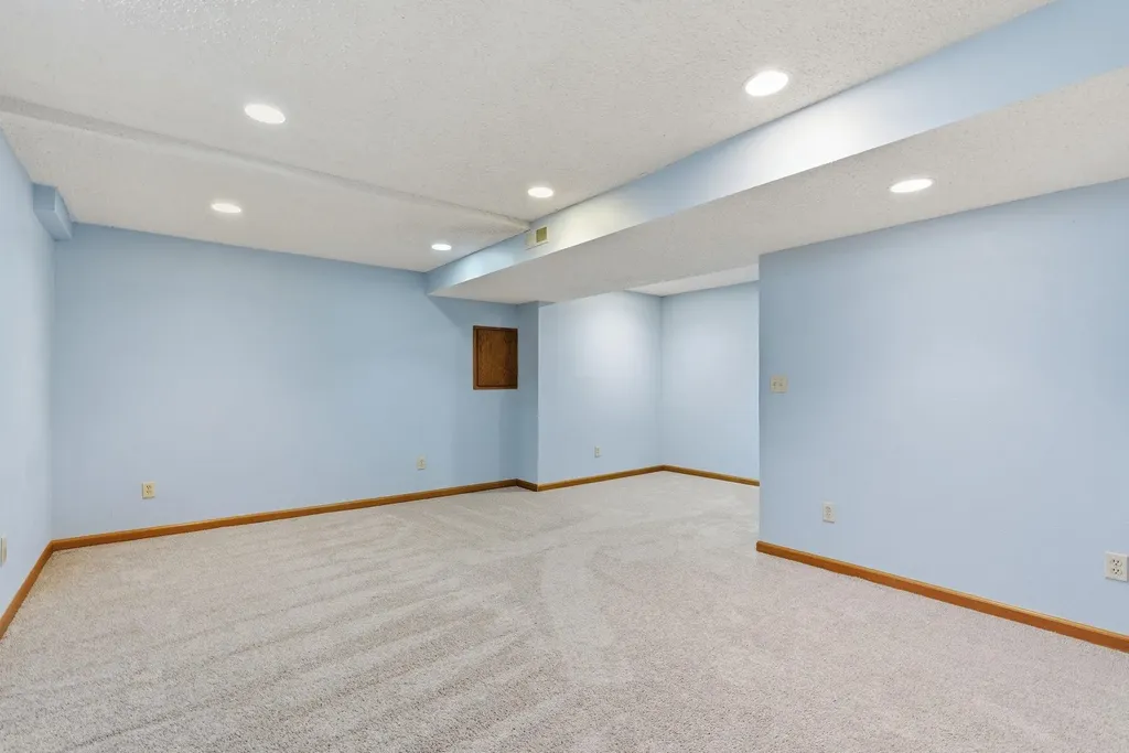 4340 N Eagle Lake Court Bel Aire KS 67220