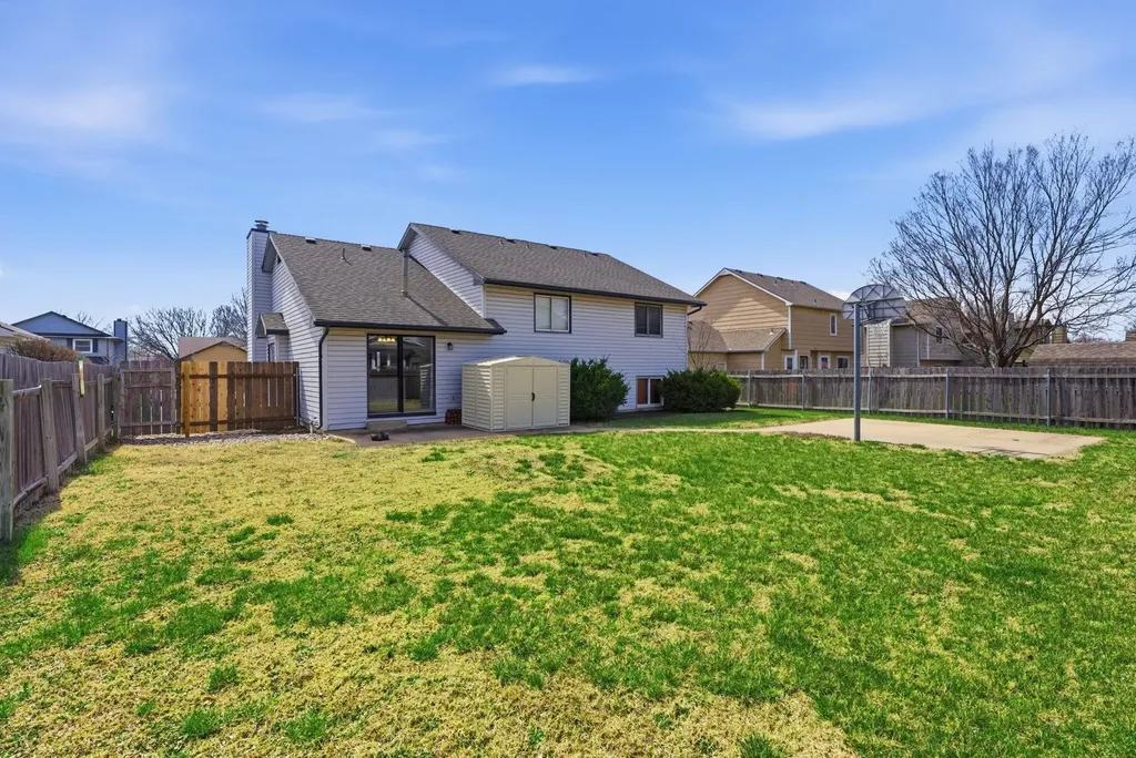 4340 N Eagle Lake Court Bel Aire KS 67220