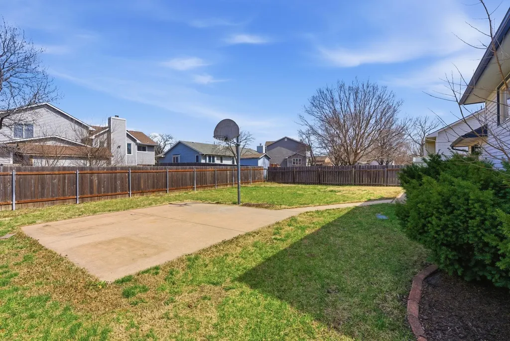 4340 N Eagle Lake Court Bel Aire KS 67220
