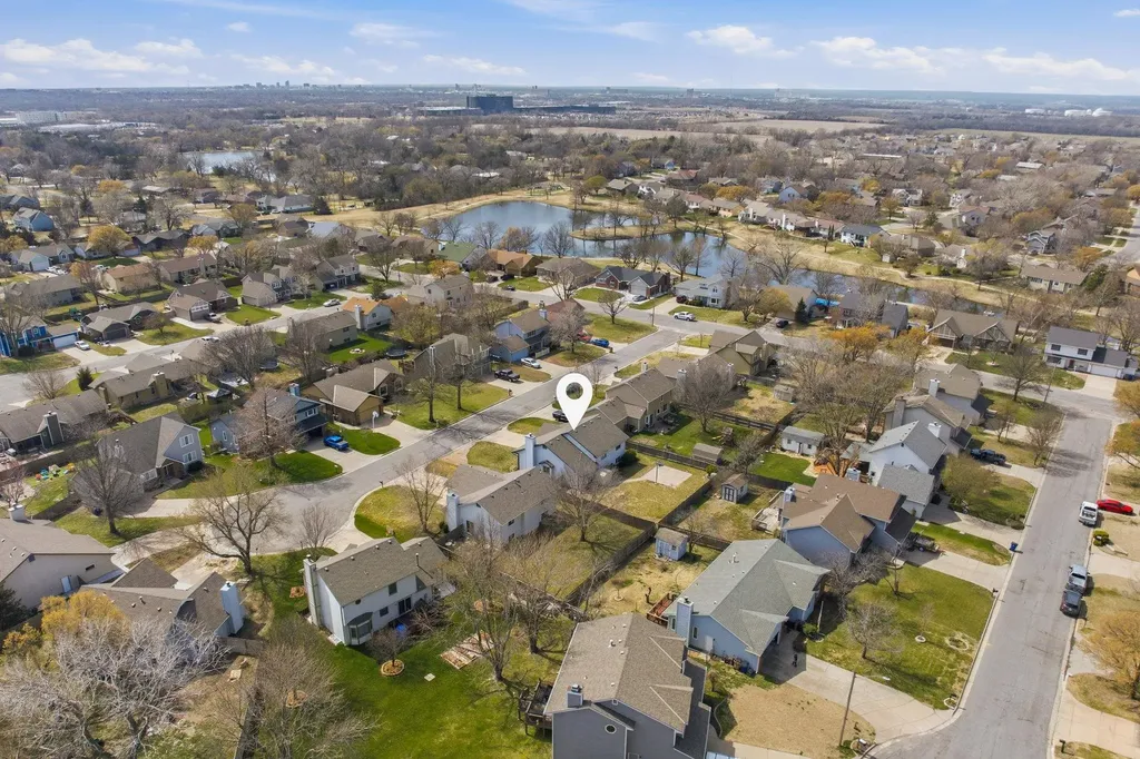 4340 N Eagle Lake Court Bel Aire KS 67220