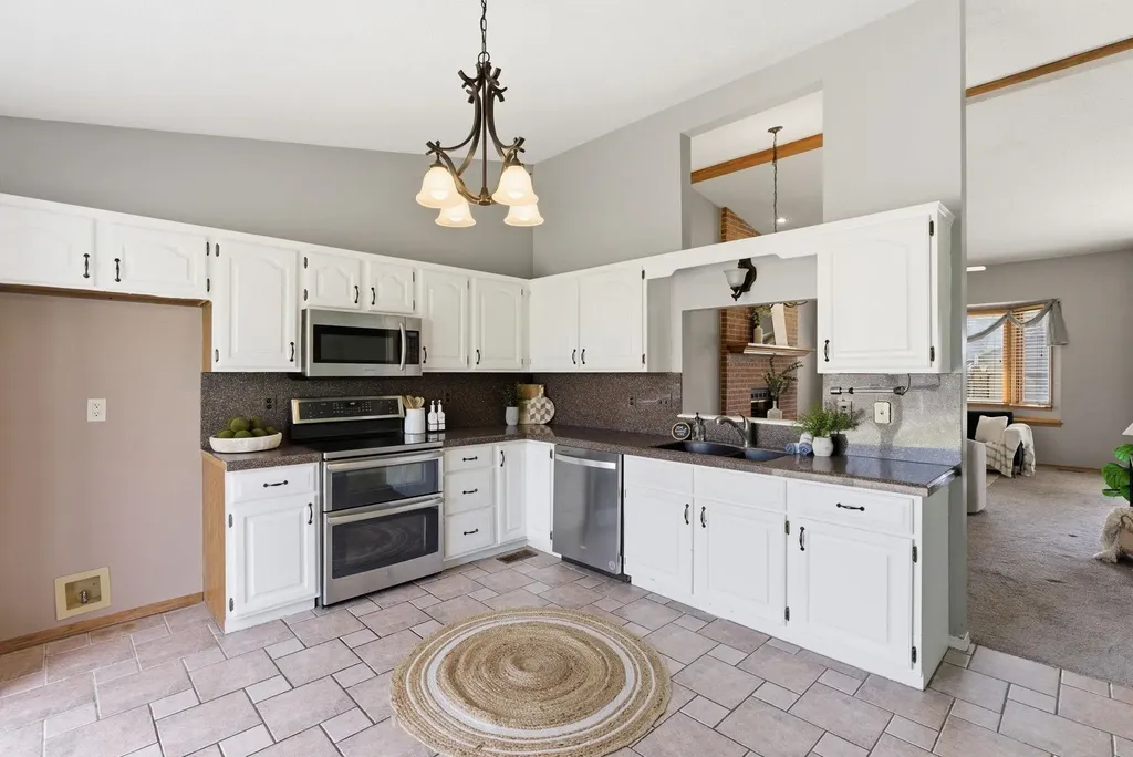 4340 N Eagle Lake Court Bel Aire KS 67220