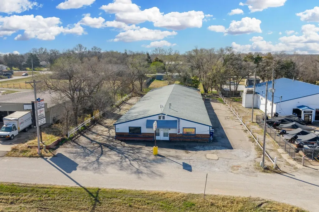 809 W Highway Andover KS 67002
