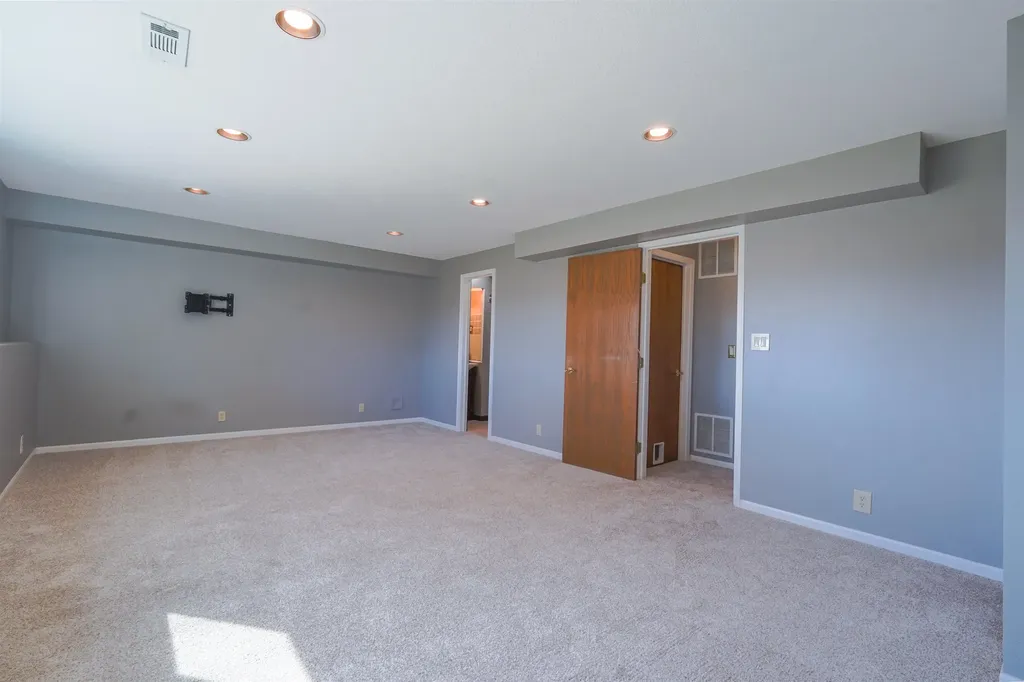 330 S Fairway Circle Andover KS 67002