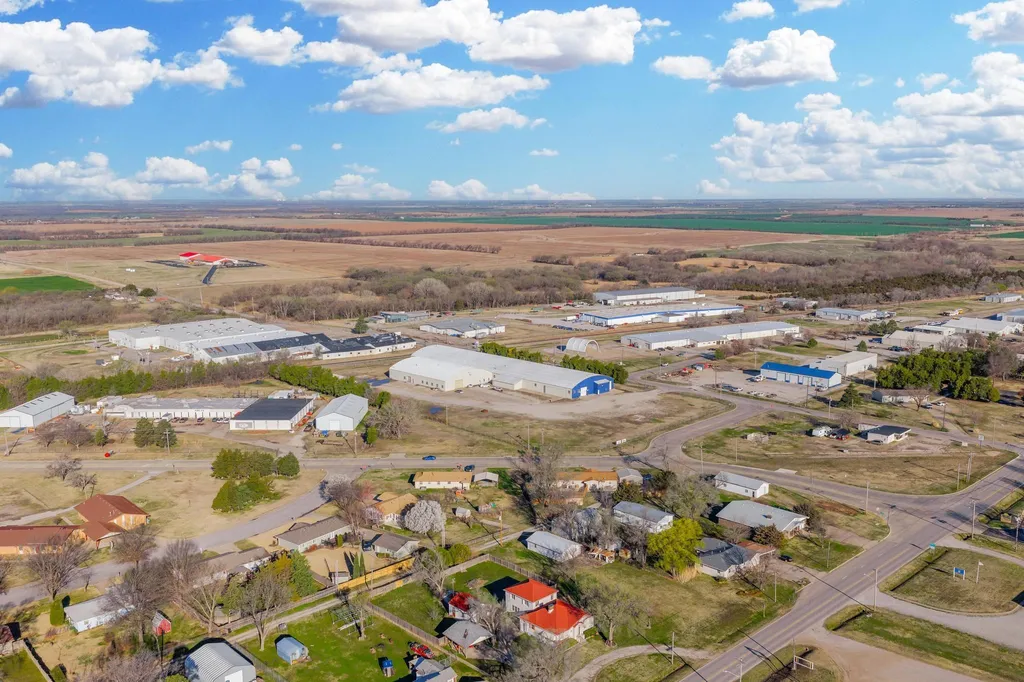 202 E Hillside Wellington KS 67152