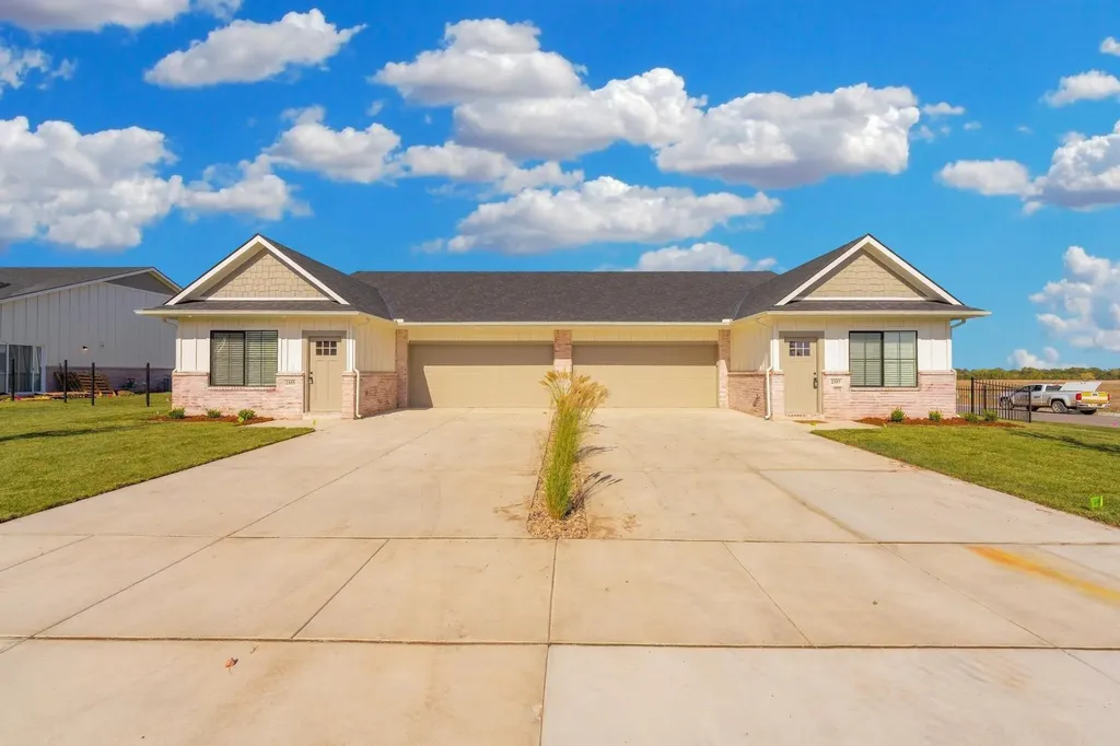 2417 S Taiga Street Goddard KS 67052