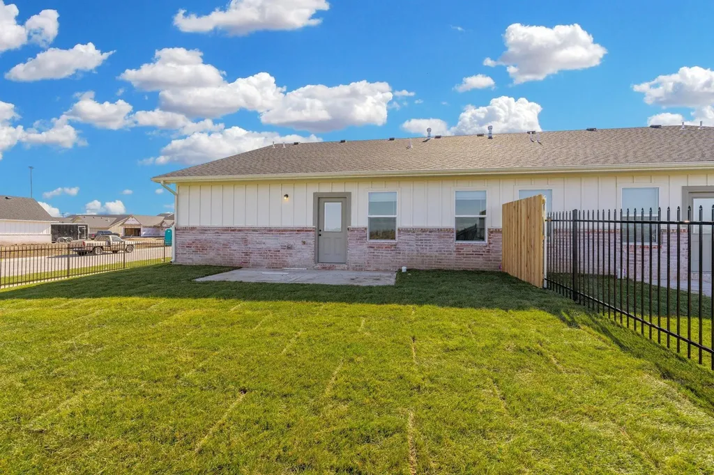 2407 S Taiga Street Goddard KS 67052