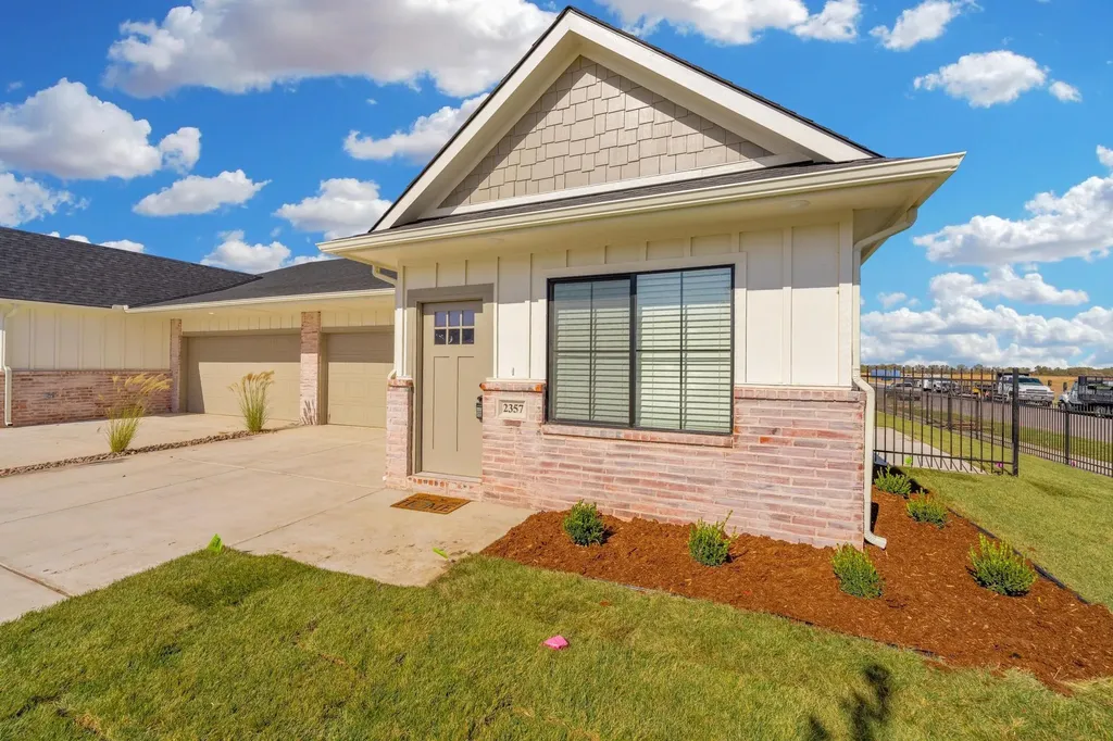 2407 S Taiga Street Goddard KS 67052