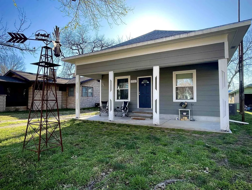 1327 N 2nd Arkansas City KS 67005