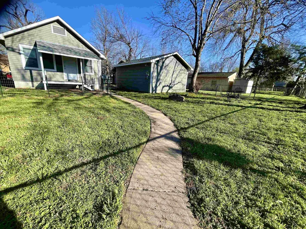 1327 N 2nd Arkansas City KS 67005