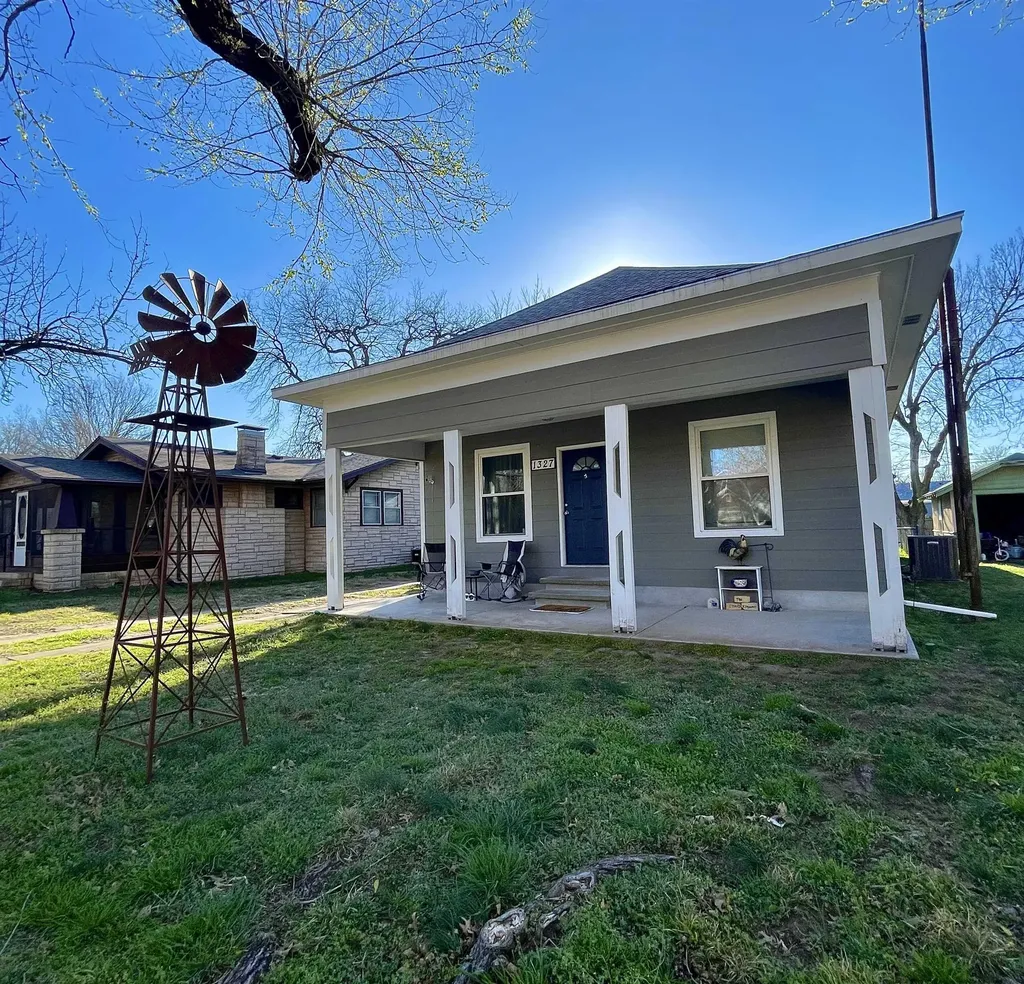 1327 N 2nd Arkansas City KS 67005
