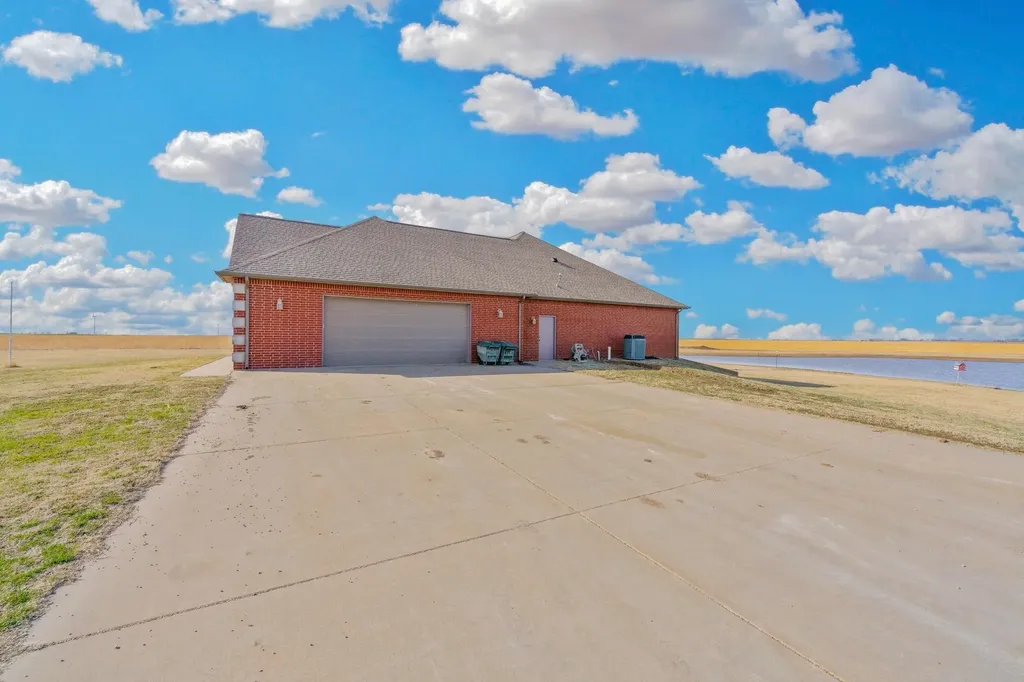 757 S Meridian Road Wellington KS 67152
